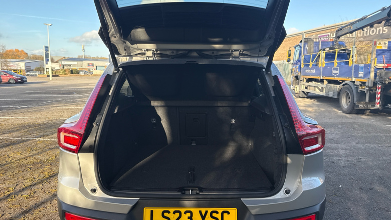 Volvo Xc40 2.0 B4P Plus Dark 5dr AWD Auto Petrol Estate